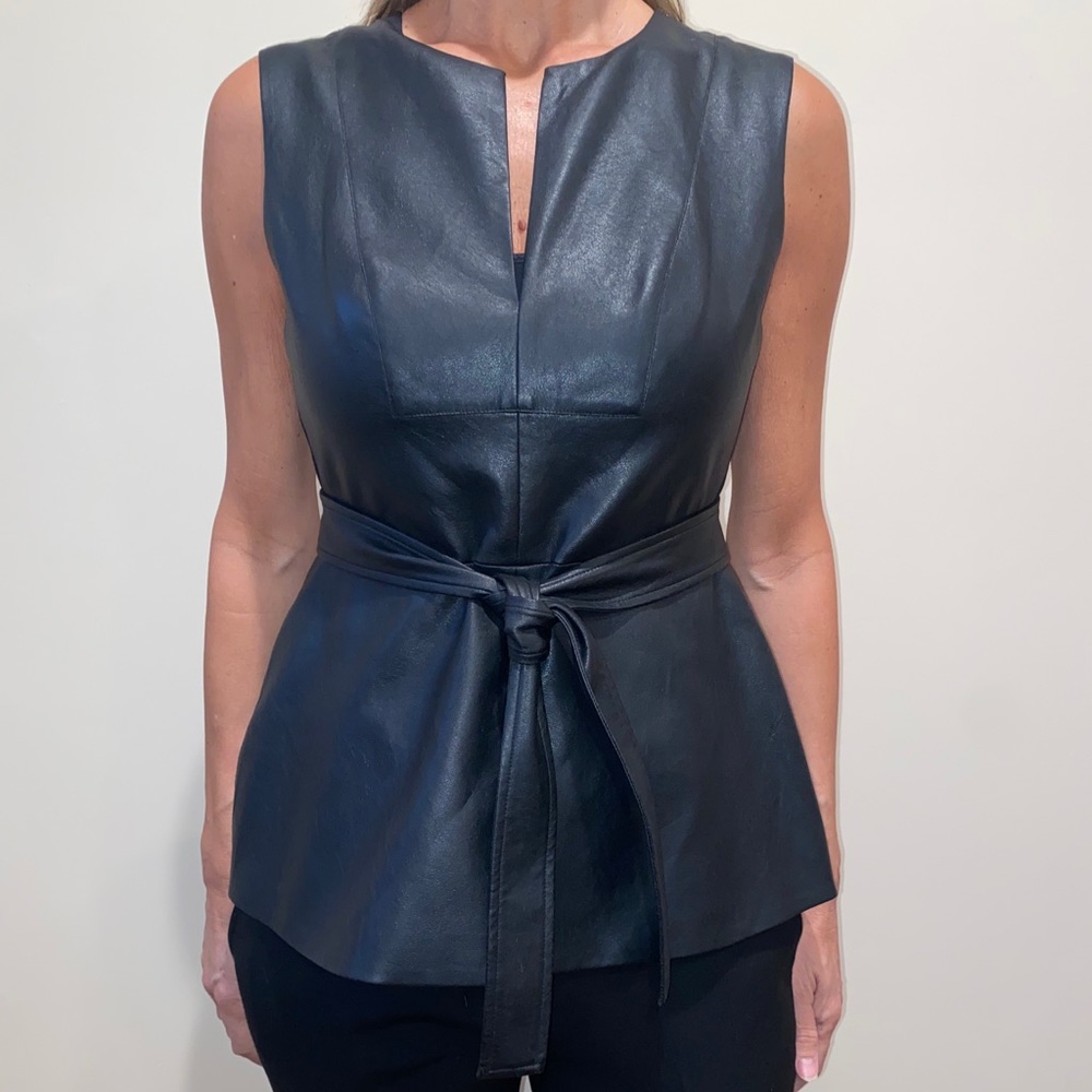 Sleeveless vest top